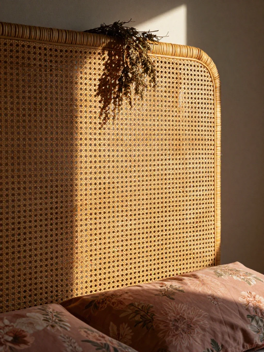 Rattan Headboard Ideas That Instantly Define the Cottage Bedroom Aesthetic