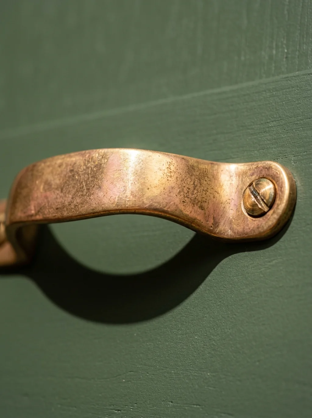 Green Kitchen Ideas With Brass and Gold Hardware That Feel Instantly Luxurious