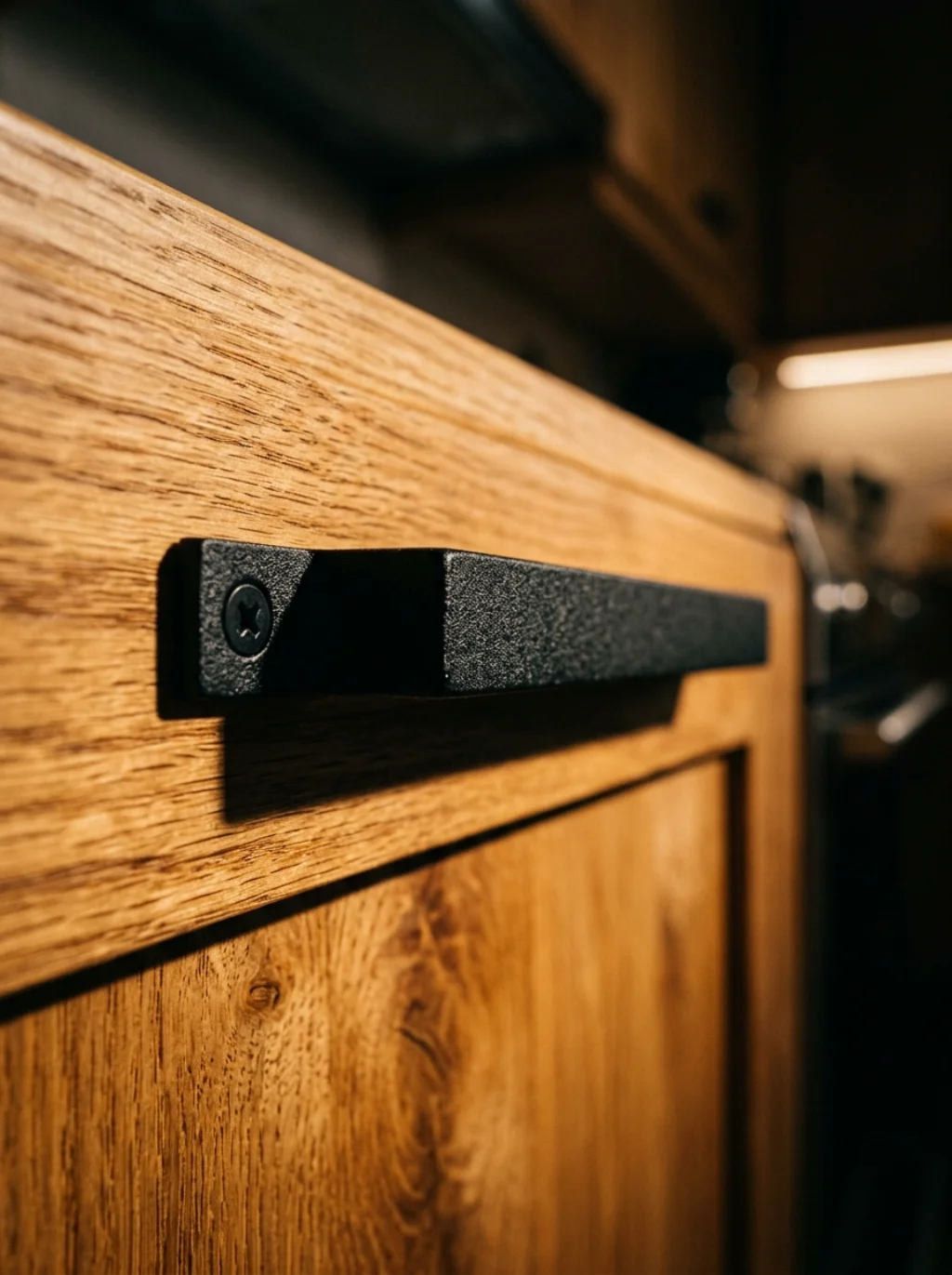 Black Hardware Adds Instant Edge to Warm Oak Kitchens
